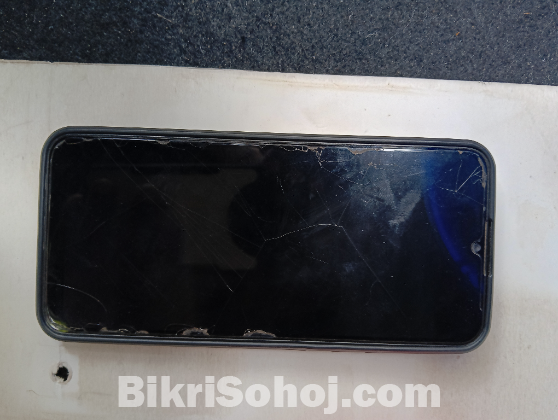 রিয়েলমি C21